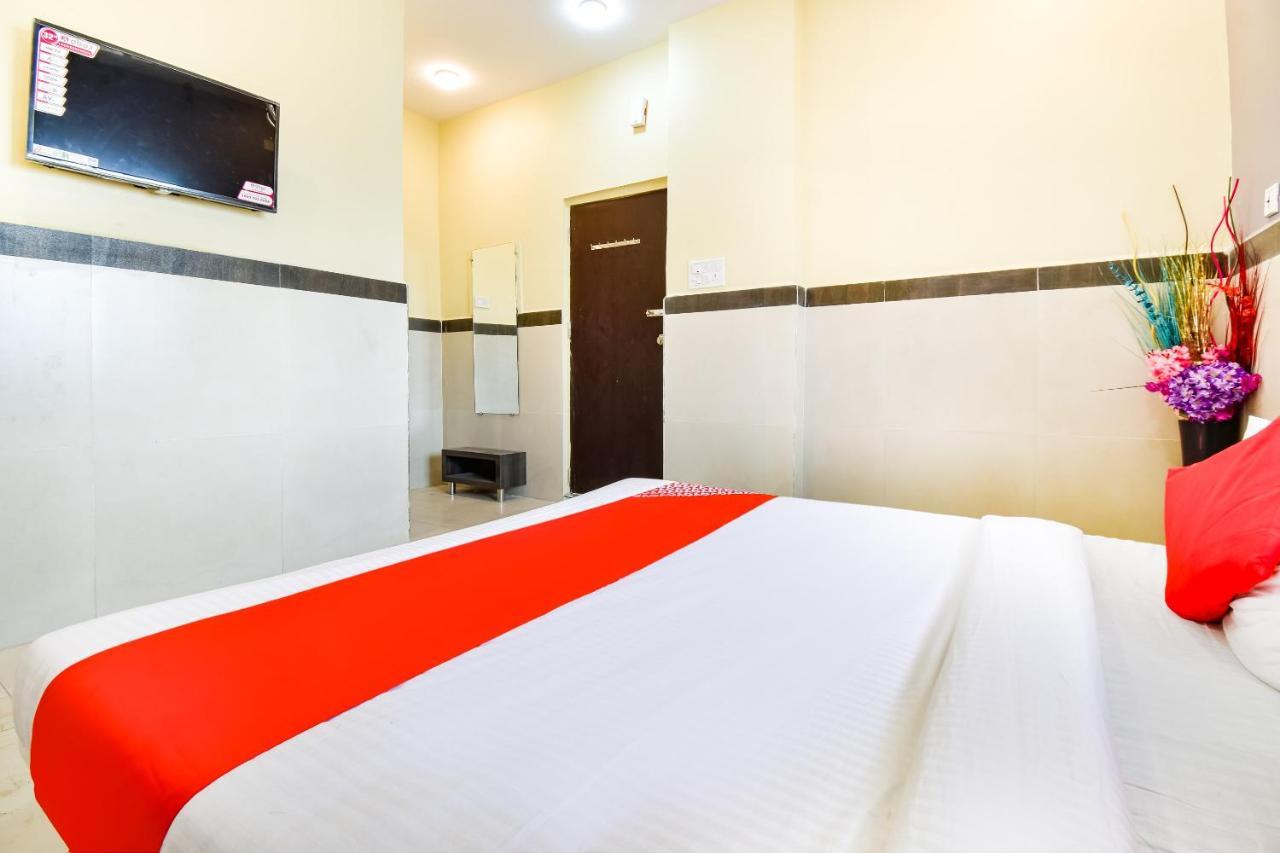 Oyo Hotel Karemore Celebration Bhandāra Екстериор снимка